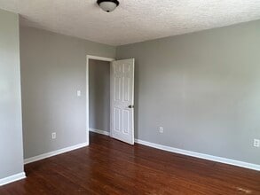 729 E Maple St, Unit #4 in Johnson City, TN - Foto de edificio - Building Photo