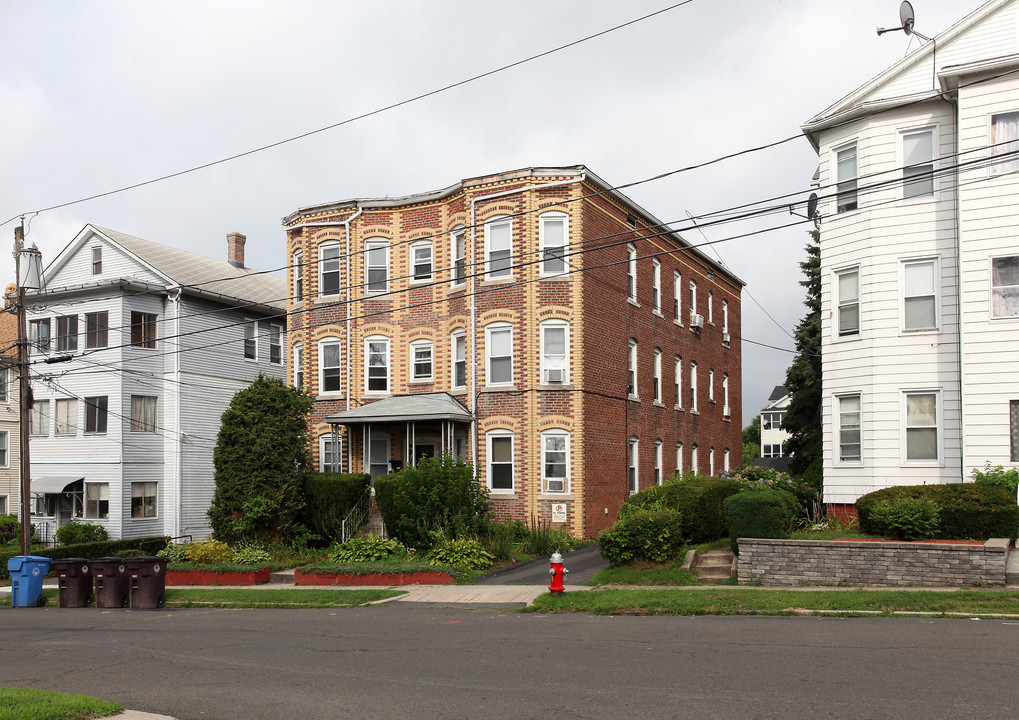 126 Smith St in New Britain, CT - Building Photo