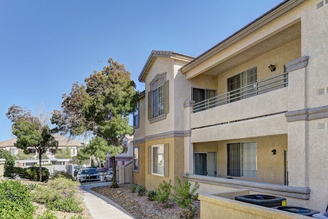 1621 Queen Victoria St in Las Vegas, NV - Building Photo - Building Photo