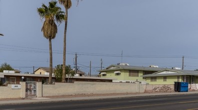 2521-2541 McCulloch Blvd N in Lake Havasu City, AZ - Foto de edificio - Building Photo