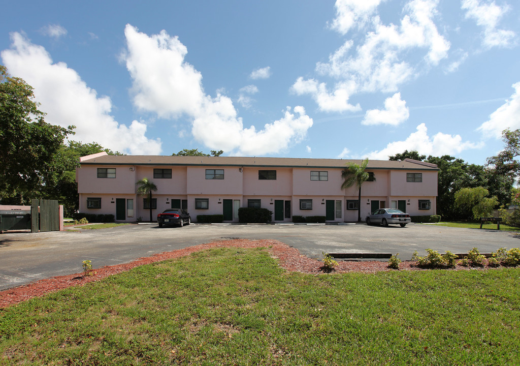 Sandy Hills in Boca Raton, FL - Building Photo