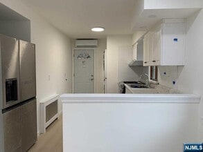 201 4th St in Palisades Park, NJ - Building Photo - Building Photo