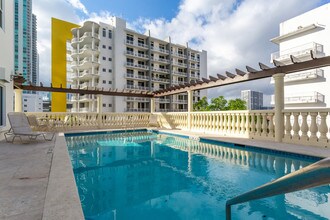 Porta di Oro Apartments in Miami, FL - Building Photo - Building Photo