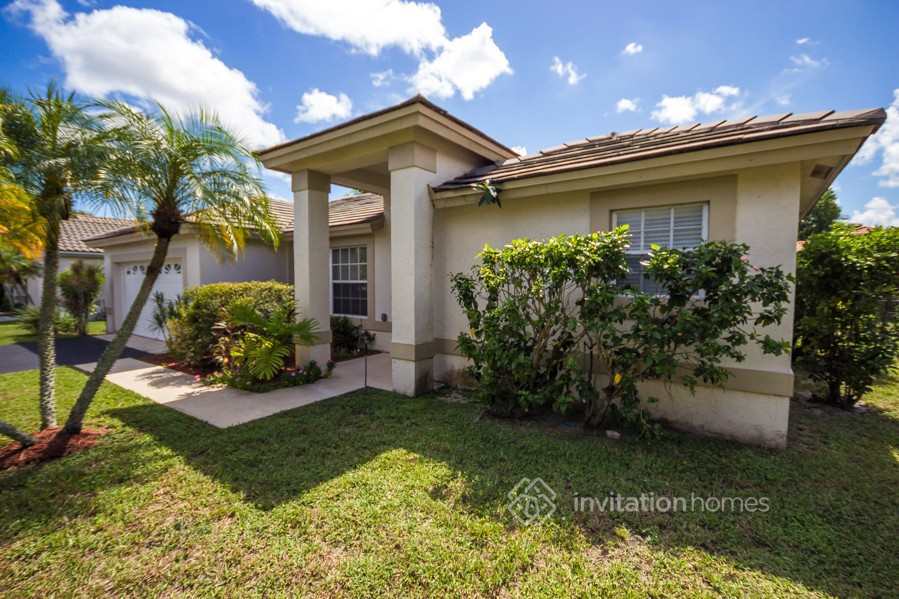 4162 NW 54th St in Coconut Creek, FL - Building Photo