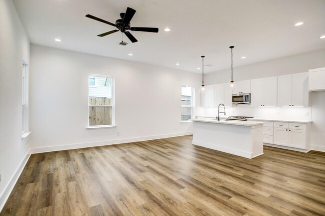 1220 Mcneil St in Houston, TX - Building Photo - Building Photo