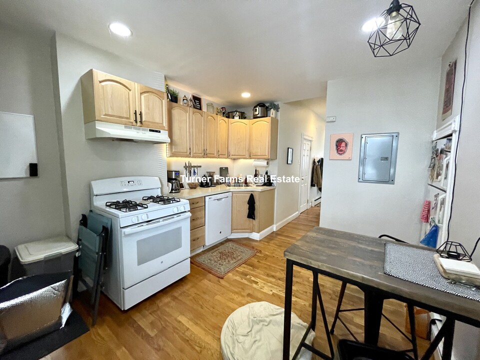 24 Portsmouth St, Unit 1 in Cambridge, MA - Building Photo