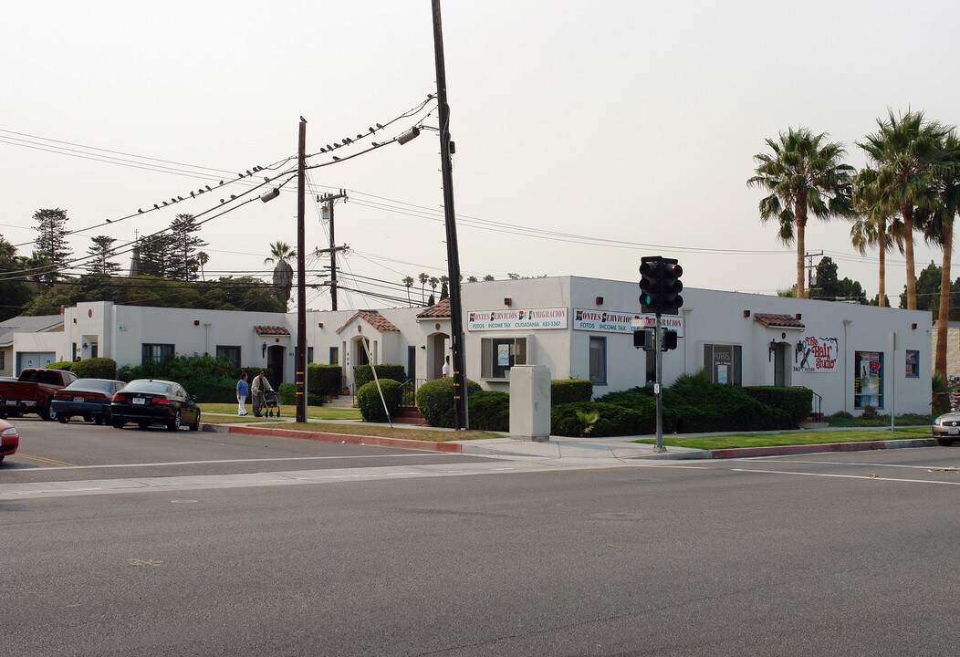 401-415 W 4th St in Oxnard, CA - Foto de edificio