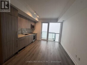 4130 Parkside Village Dr in Mississauga, ON - Building Photo - Building Photo