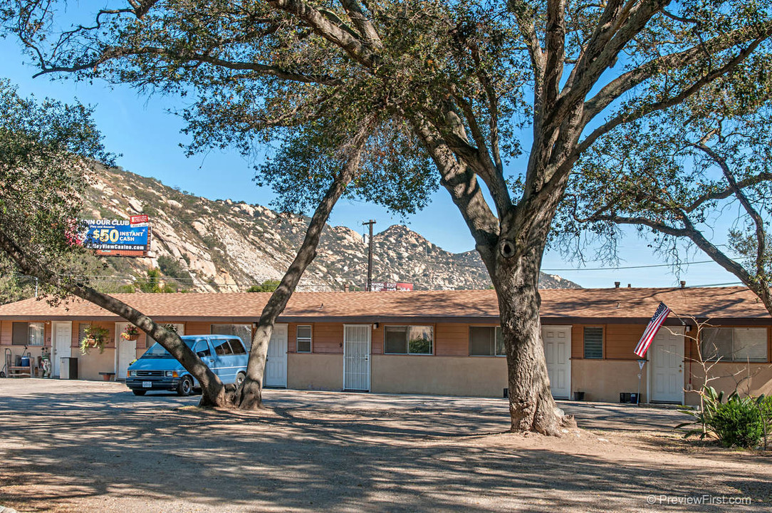 SFR & Rental Cottages in Fallbrook, CA - Foto de edificio