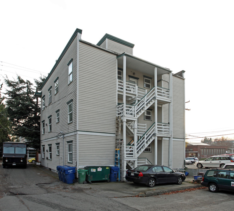 Stoneway Apartments in Seattle, WA - Building Photo