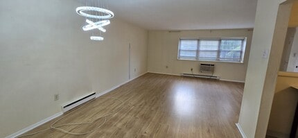 142 E Maple St in Teaneck, NJ - Building Photo - Building Photo