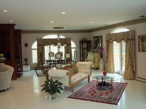 1 Brothers Ct in Dix Hills, NY - Building Photo - Building Photo