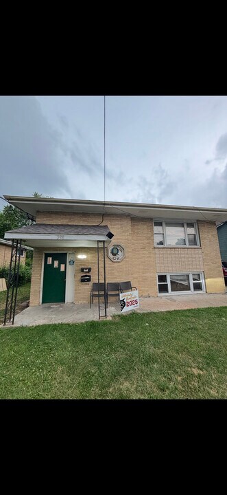 238 Trask St in Aurora, IL - Building Photo