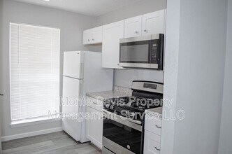 2306 Fuzz Fairway in Austin, TX - Foto de edificio - Building Photo