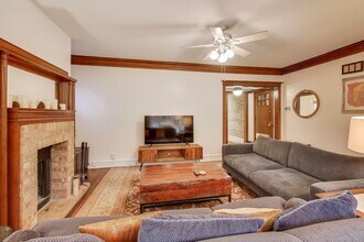 3755 N Pine Grove Ave in Chicago, IL - Building Photo - Building Photo