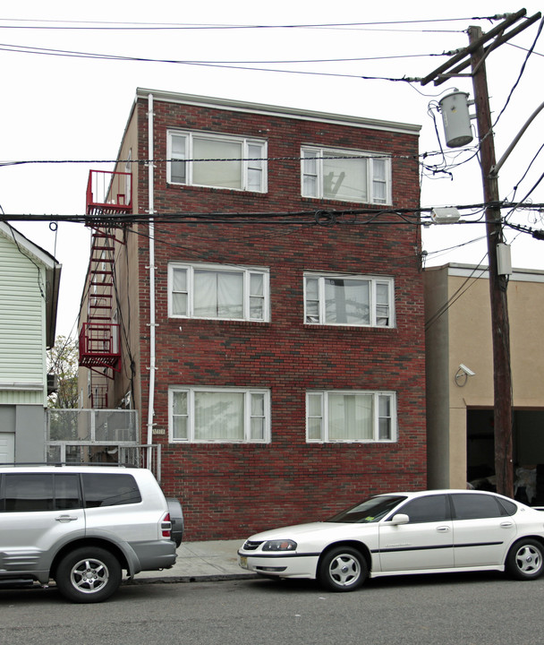 111 Pine St in Elizabeth, NJ - Foto de edificio