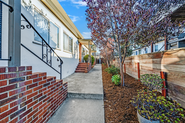 824 Lexington Ave-Unit -826 in El Cerrito, CA - Building Photo - Building Photo