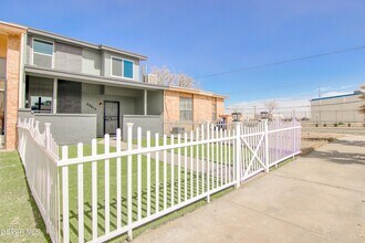 6001 Morning Glory Cir in El Paso, TX - Building Photo - Building Photo