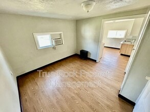 531 W 9th St in Ada, OK - Foto de edificio - Building Photo