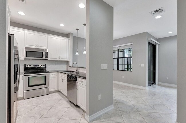 10850 NW 74th Dr in Parkland, FL - Building Photo - Building Photo
