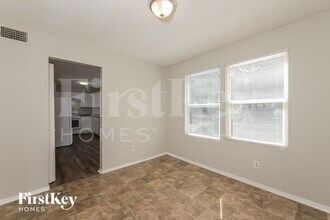 6249 Creekford Ln in Lithonia, GA - Foto de edificio - Building Photo