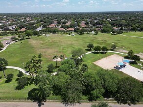Villas on Ware in McAllen, TX - Foto de edificio - Building Photo