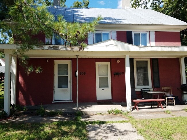 909-911 Cameron Ave in La crosse, WI - Building Photo - Building Photo