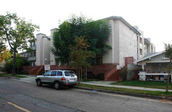 Columbus Garden in Glendale, CA - Foto de edificio - Building Photo