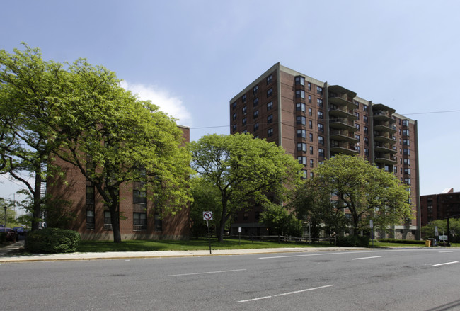 Elizabeth Center in Elizabeth, NJ - Building Photo - Building Photo