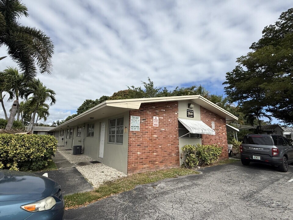 2641 Polk St in Hollywood, FL - Building Photo