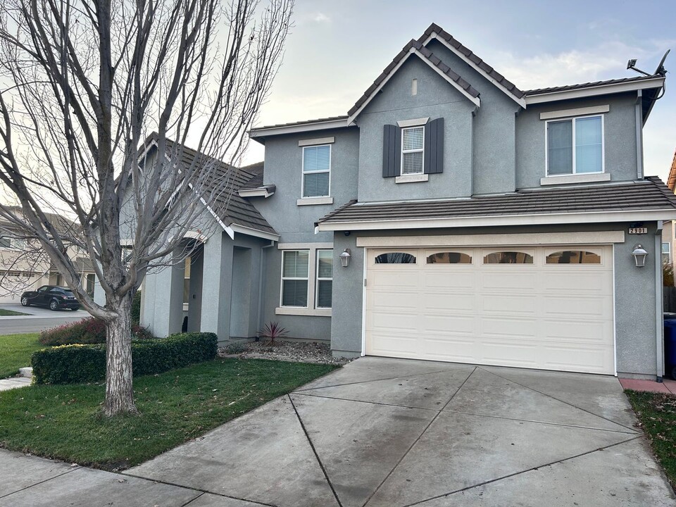 2901 Escalon Pl in Modesto, CA - Building Photo