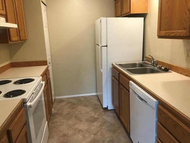 1116 W Wakefield St in Elma, WA - Building Photo - Building Photo