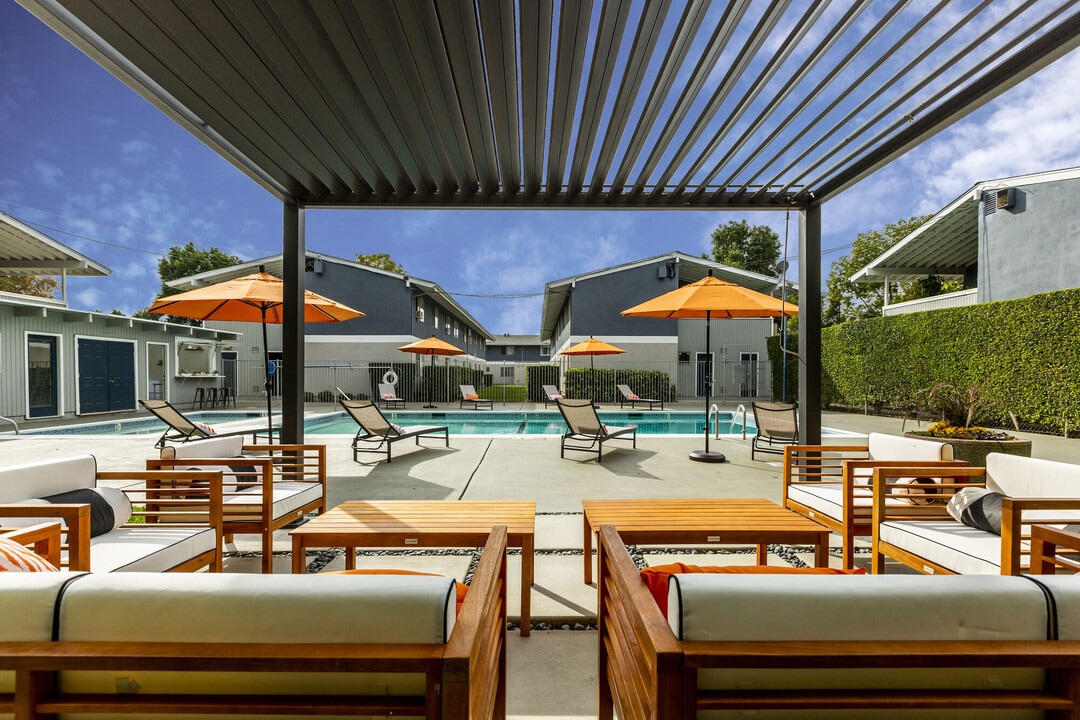 Meadowbrook Apartments in West Sacramento, CA - Building Photo