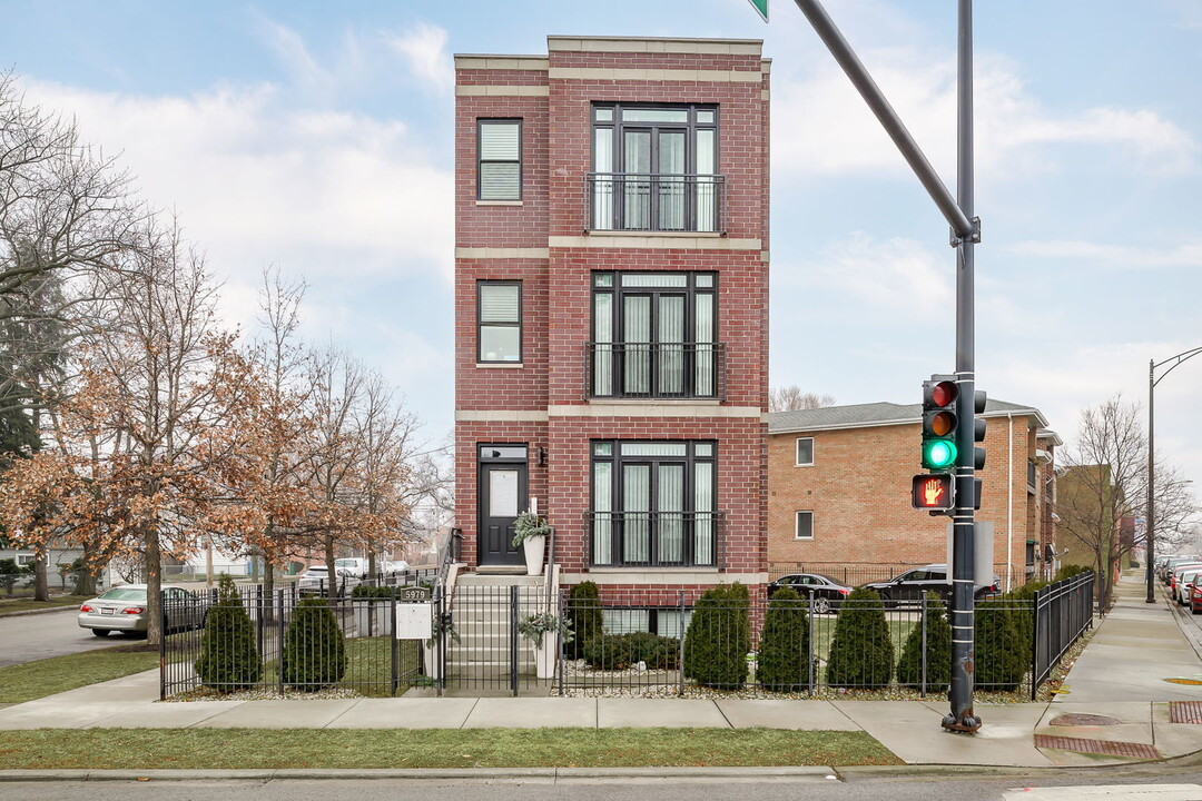 5979 N Elston Ave in Chicago, IL - Building Photo