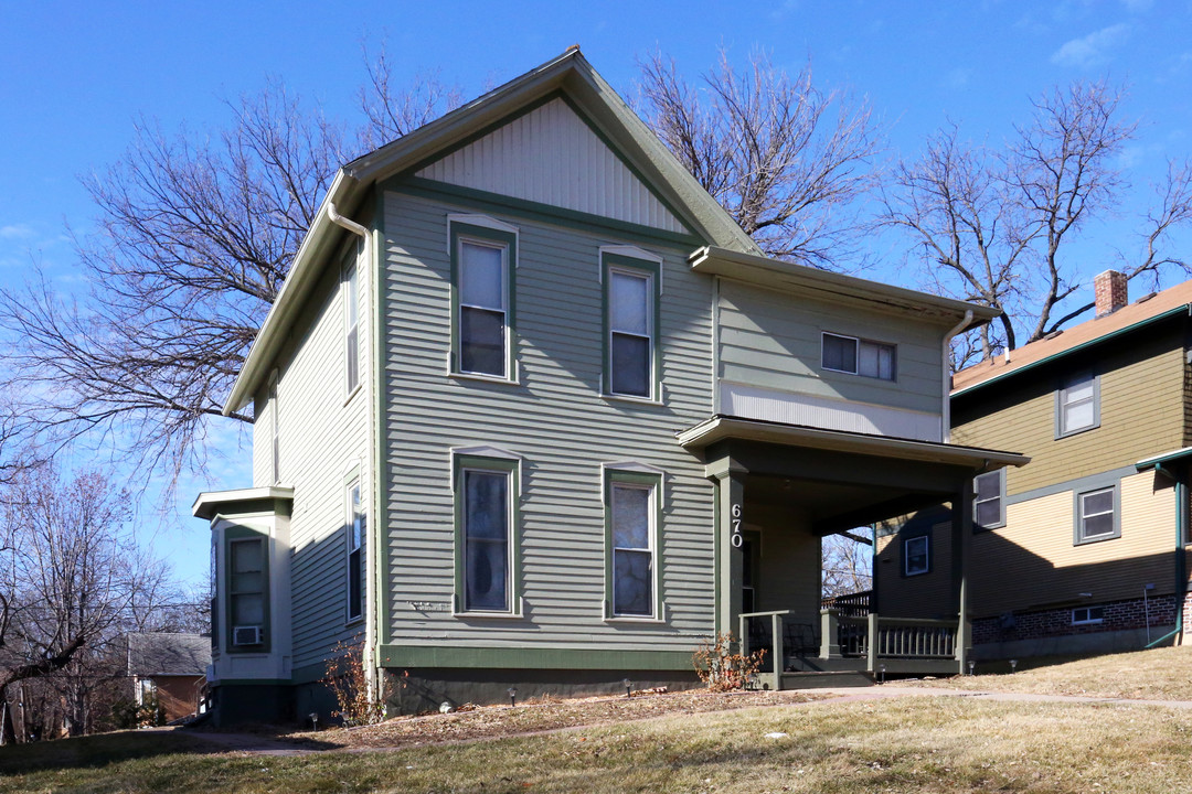 670 18th St in Des Moines, IA - Building Photo