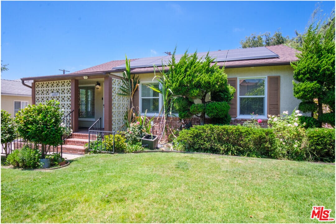 10707 Flaxton St in Culver City, CA - Building Photo