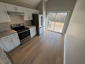 5504 Knollcrest in Hermitage, TN - Foto de edificio - Building Photo