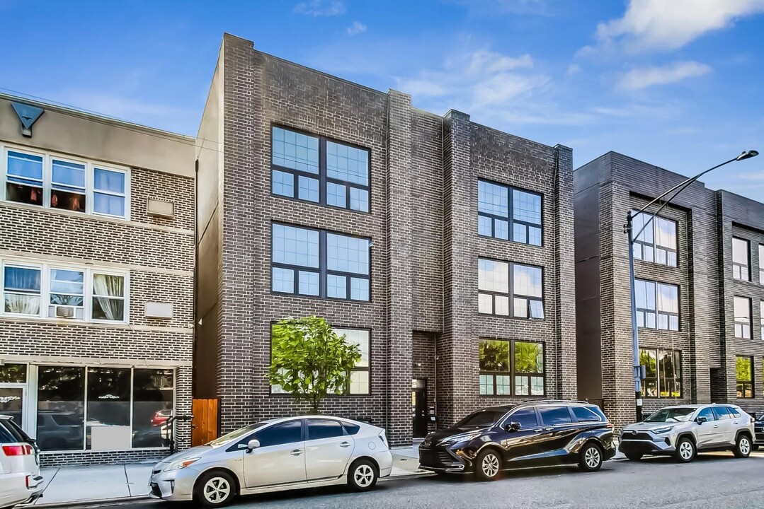 5824 N Lincoln Ave in Chicago, IL - Building Photo