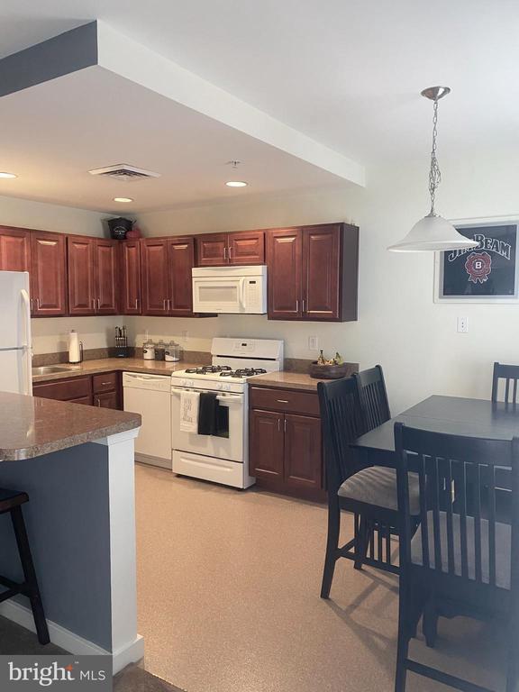 1600 Church Rd in Wyncote, PA - Foto de edificio - Building Photo