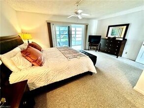 215 Palm Dr-Unit -1 in Naples, FL - Foto de edificio - Building Photo