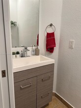 10800 NW 88th Terrace in Doral, FL - Building Photo - Building Photo