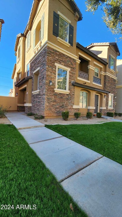 160 W Heather Ct in Gilbert, AZ - Building Photo