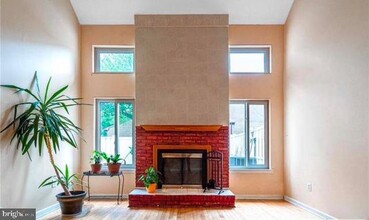 211 Nathan Dr in North Brunswick, NJ - Building Photo - Building Photo