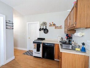 383 Highland Ave, Unit 2 in Somerville, MA - Foto de edificio - Building Photo