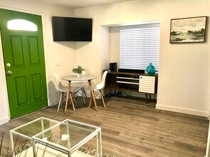 2414 N Alvarado St in Los Angeles, CA - Foto de edificio - Building Photo