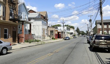 550 E 18th St in Paterson, NJ - Foto de edificio - Other