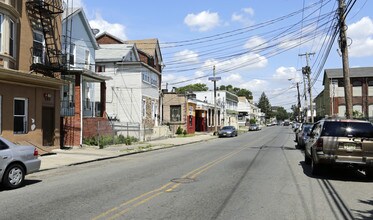 550 E 18th St in Paterson, NJ - Building Photo - Other