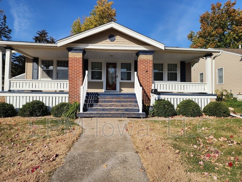 1119 Maplewood Dr NE in Cedar Rapids, IA - Building Photo