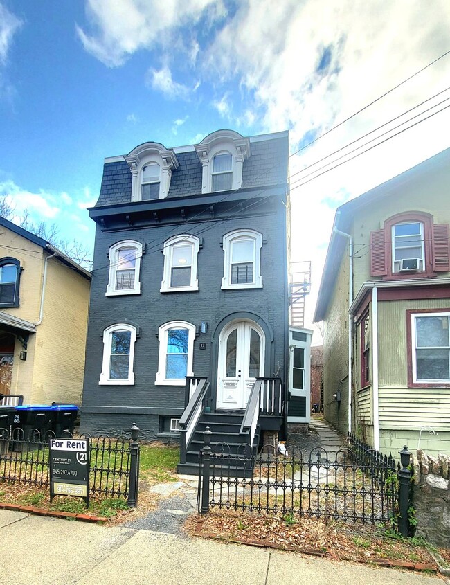 12 Davies Pl in Poughkeepsie, NY - Building Photo - Building Photo