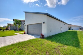 2143 Rock Dr in Poinciana, FL - Building Photo - Building Photo